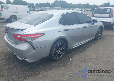 2018 Toyota Camry L/Le/Se/Xle z USA, uszkodzony, nr VIN JTNB11HK9J3015822